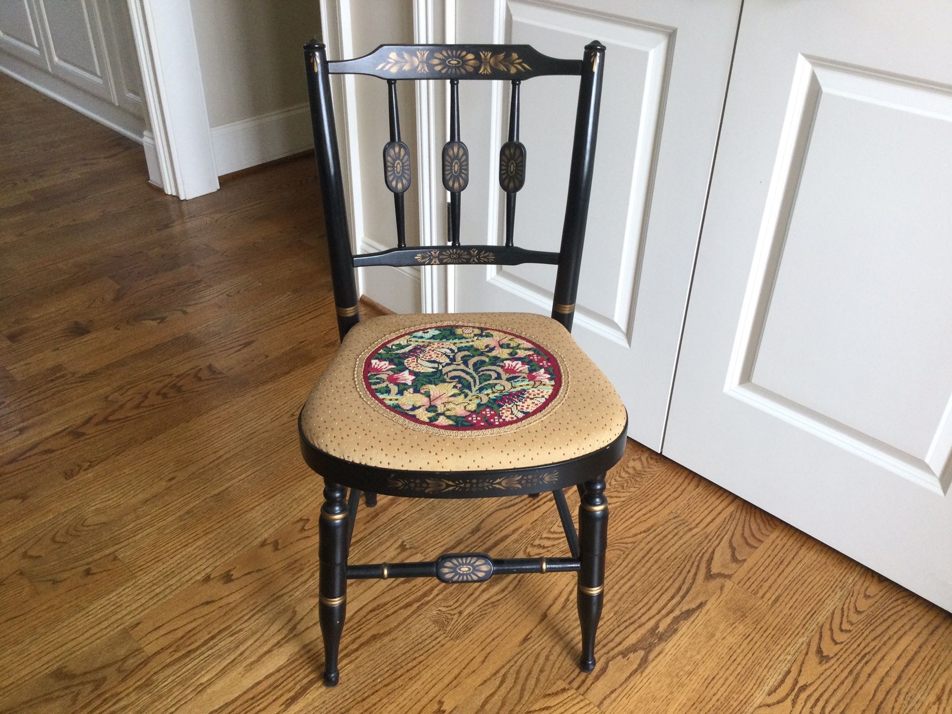 QUALITY CRAFTED VINTAGE CHAIR - HITCHCOCK