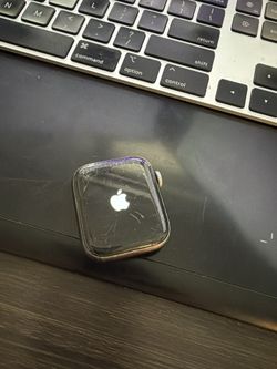 Apple Watch Series 5 – 44mm – GPS Only (Used, Screen Protector Installed)