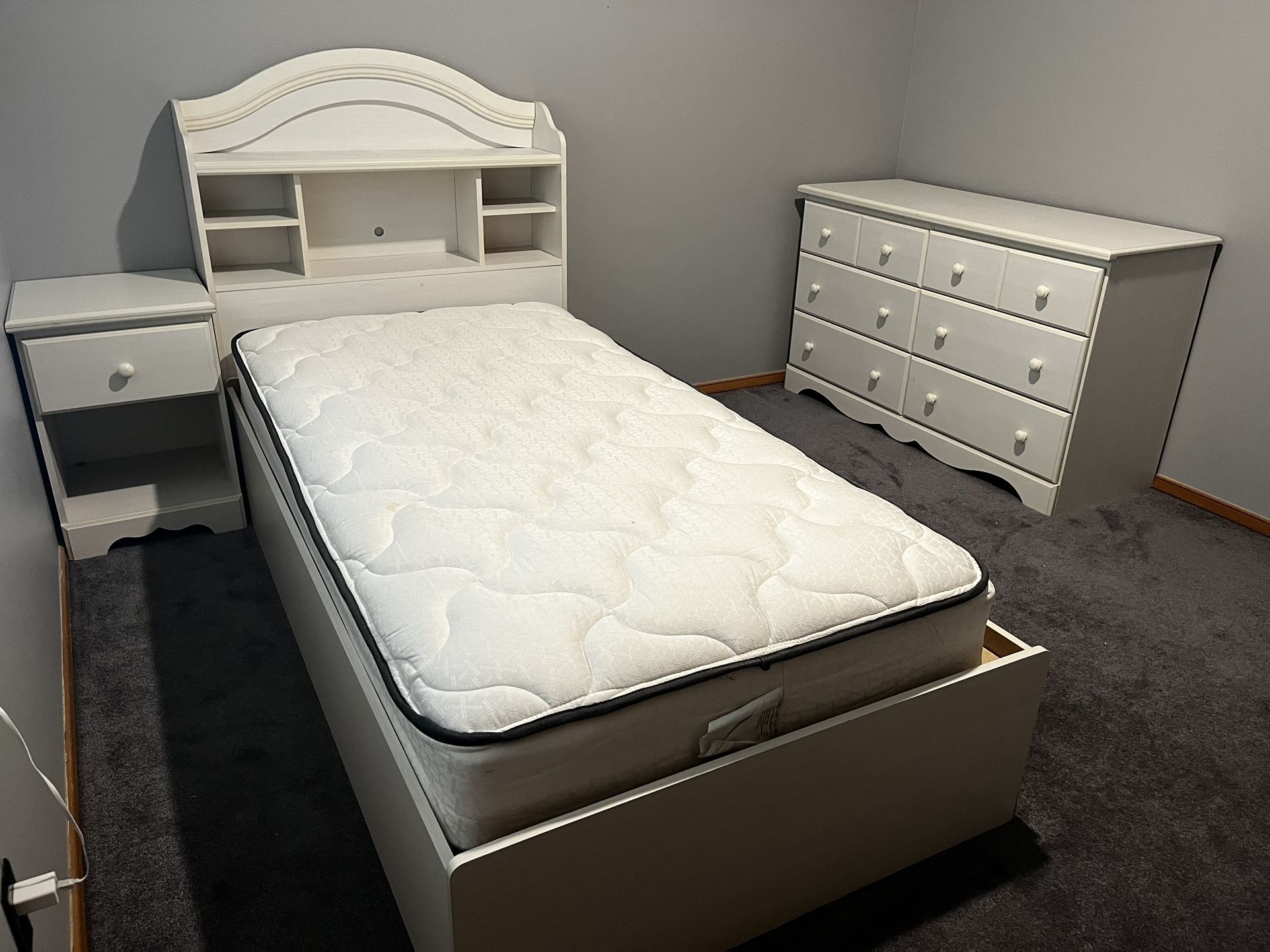 Twin Bed Set With / Mattress
