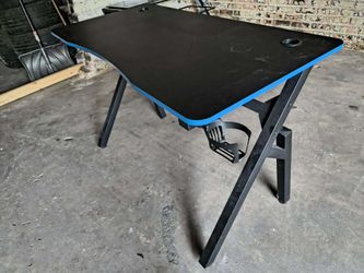 Carbon fiber gaming desk