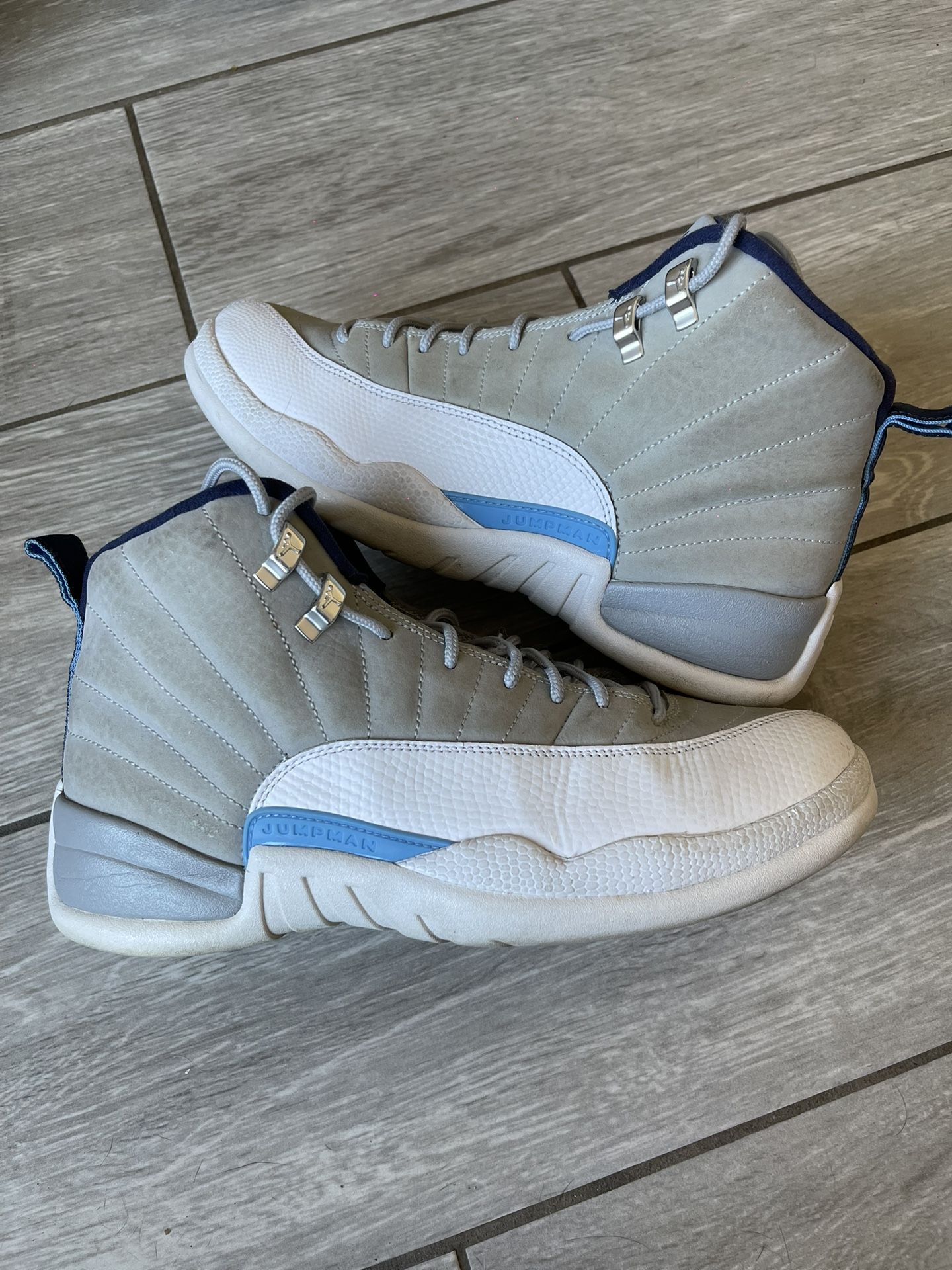 Jordan 12 University Blue Size 9