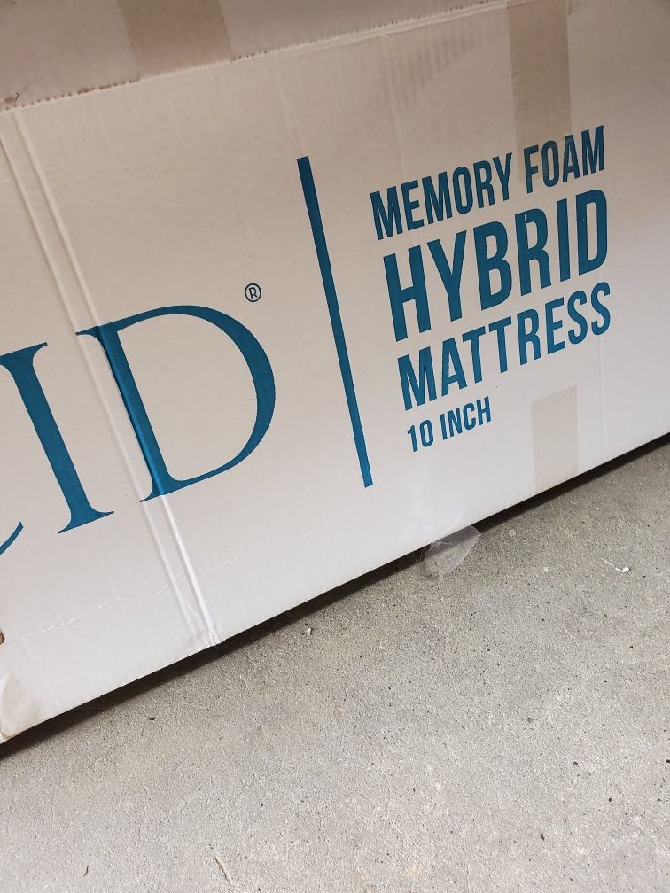 Queen size lucid mattress