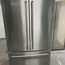 46” in wide counter depth Viking professional  frige  use like new perfect working frige 