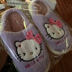 Hello Kitty Pantuflas Size 6-7