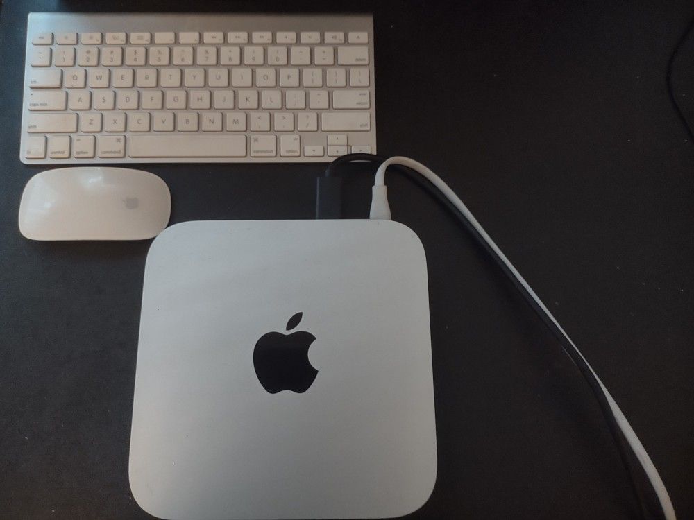 Mac Mini Late 2014 1TB storage (W/ Extras)