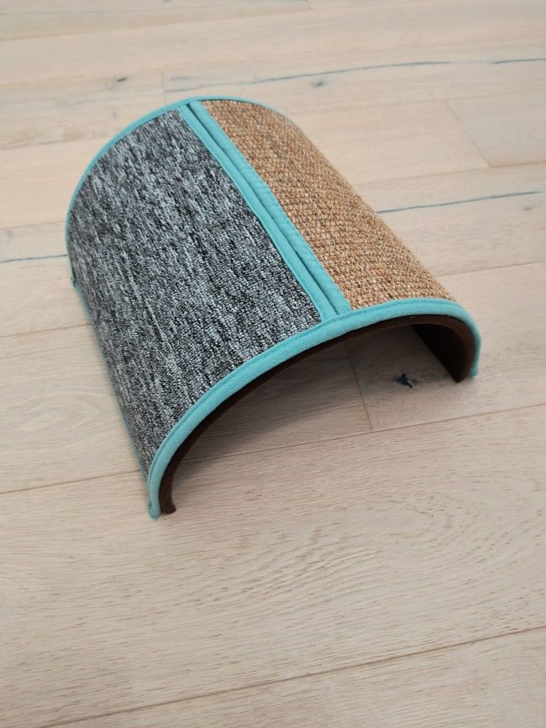 Cave Cat Scratch Pad 12.5" Boots & Barkley NEW Paid $20