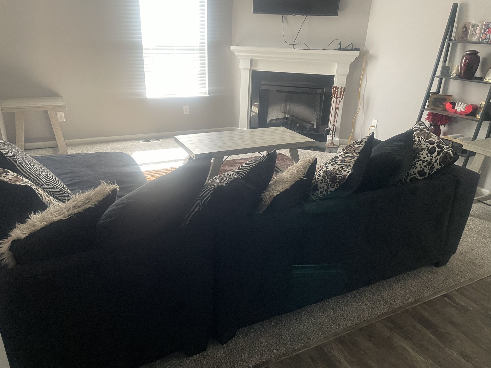 Sectional With Accent Pillows Coffee And end Tables