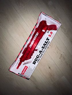 Supreme Bug-A-Salt “Red”