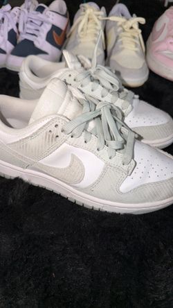 5 pairs of Nike Dunks