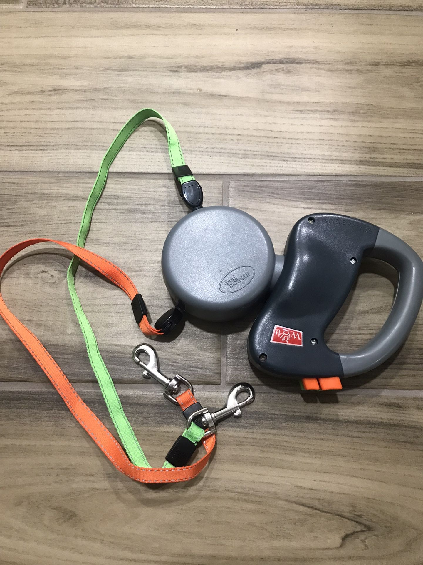 Wigzi dual doggie retractable leash