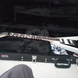 Randy Rhodes Series Jackson Flying V With Case. And Strap 