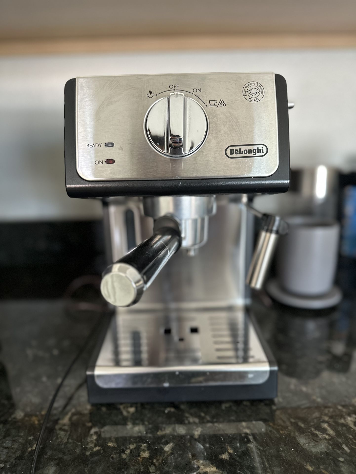 De’longhi 15 Bar Pump Espresso Machine With Milk Frother