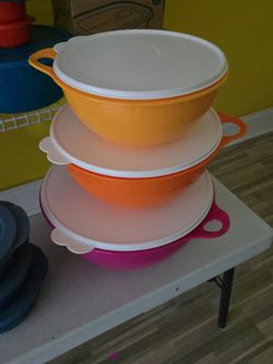 Tupperware Mixing Bowls with Lids Set of 3