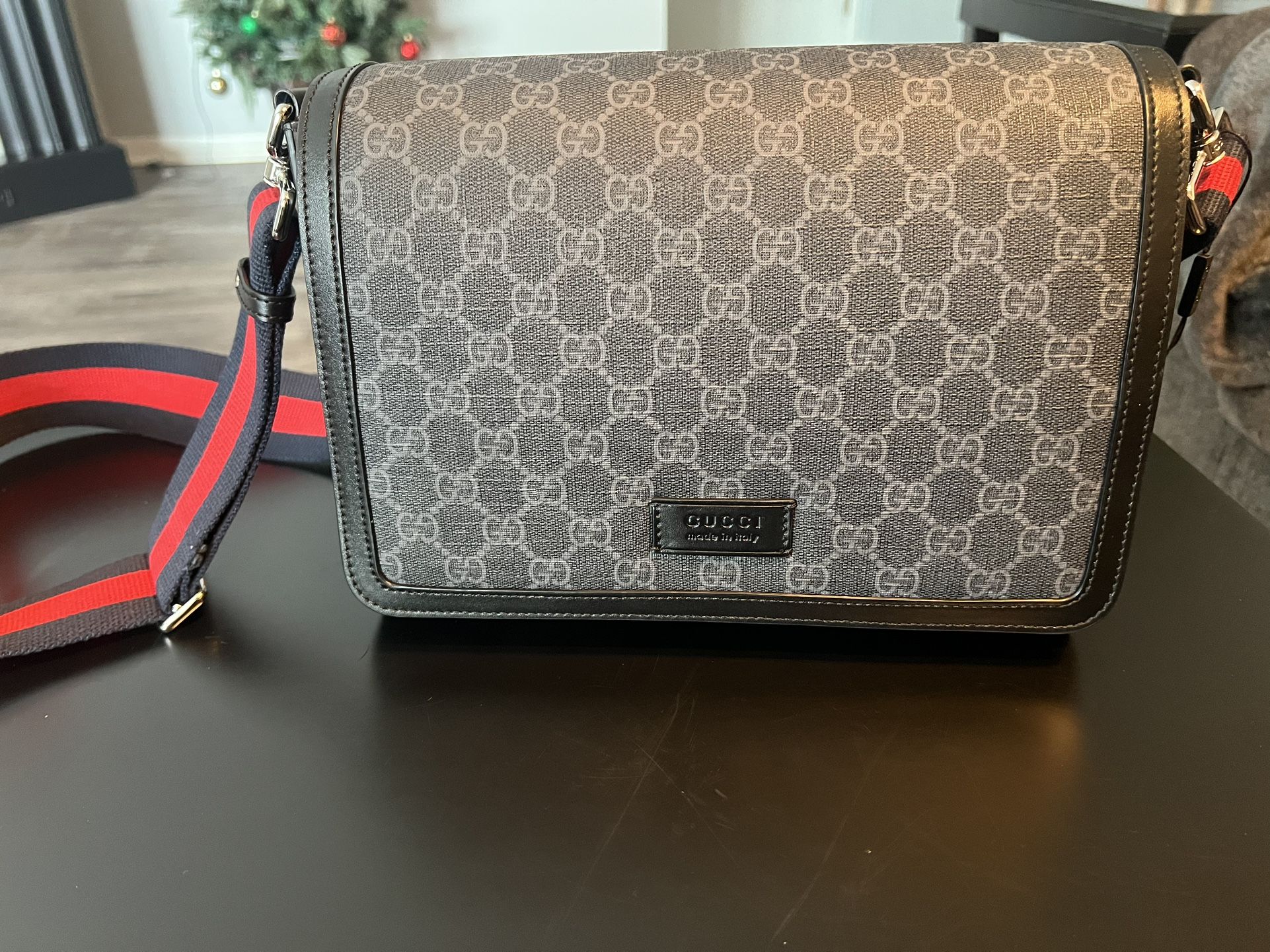 Gucci Men’s GG Supreme Crossbody Bag