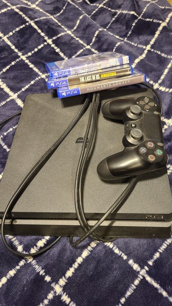 Ps4 w/games  Xbox One w/games and Turtle Beach Headset