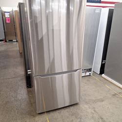 Insignia 30 Inch Bottom Freezer Refrigerator 