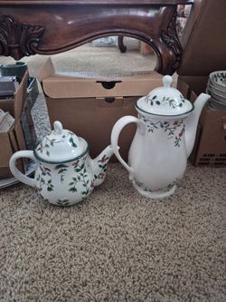 Pfaltzgraff Holiday Dish Set