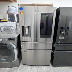 NEW SAMSUNG FAMILY HUB COUNTERDEPTH REFRIGERATOR