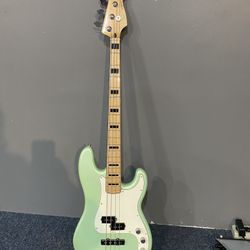 Fender Precision Bass Special - Deluxe Series 