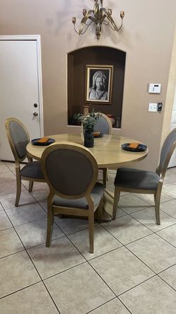 Dining table set