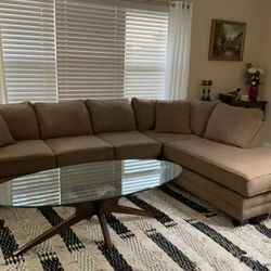  Sofa And Coffee Table In Excellent Condition
