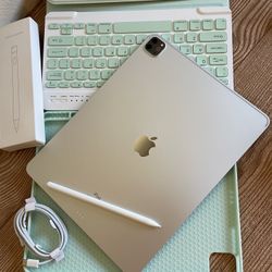 iPad Pro 12.9” (M1 chip / 2021) 5th Generation 128GB with  keyboard case and pen & Accessories 