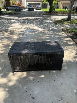 Suncast outdoor deck box
