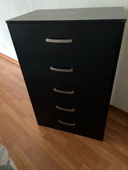 Blk 5 drawer dresser