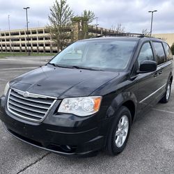 2010 Chrysler Town And Country Touring Plus 