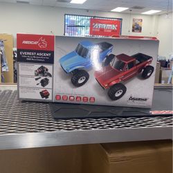 REDCAT Everest Ascent 1/10 4WD Rock Crawler.