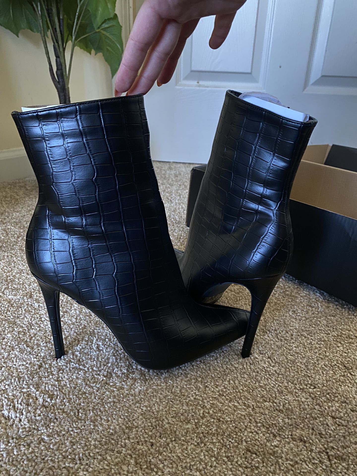 HEELED BOOTS