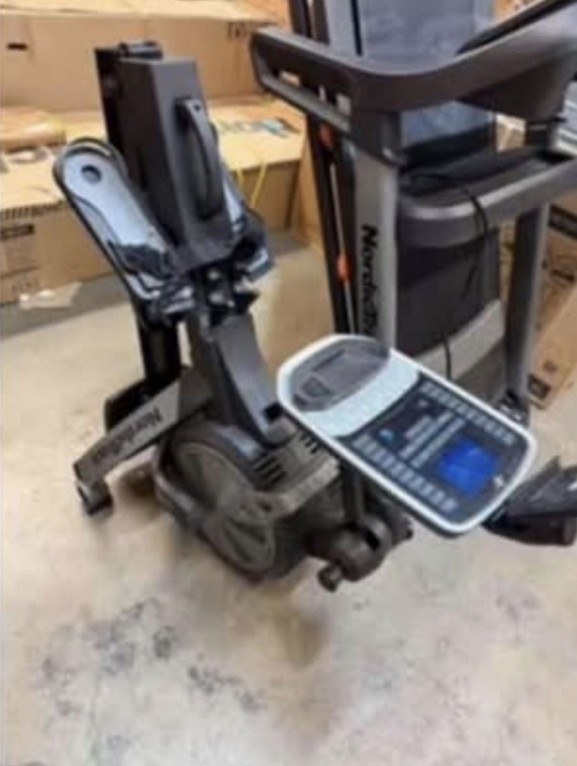 New NordicTrack - RW500 Rower - Black