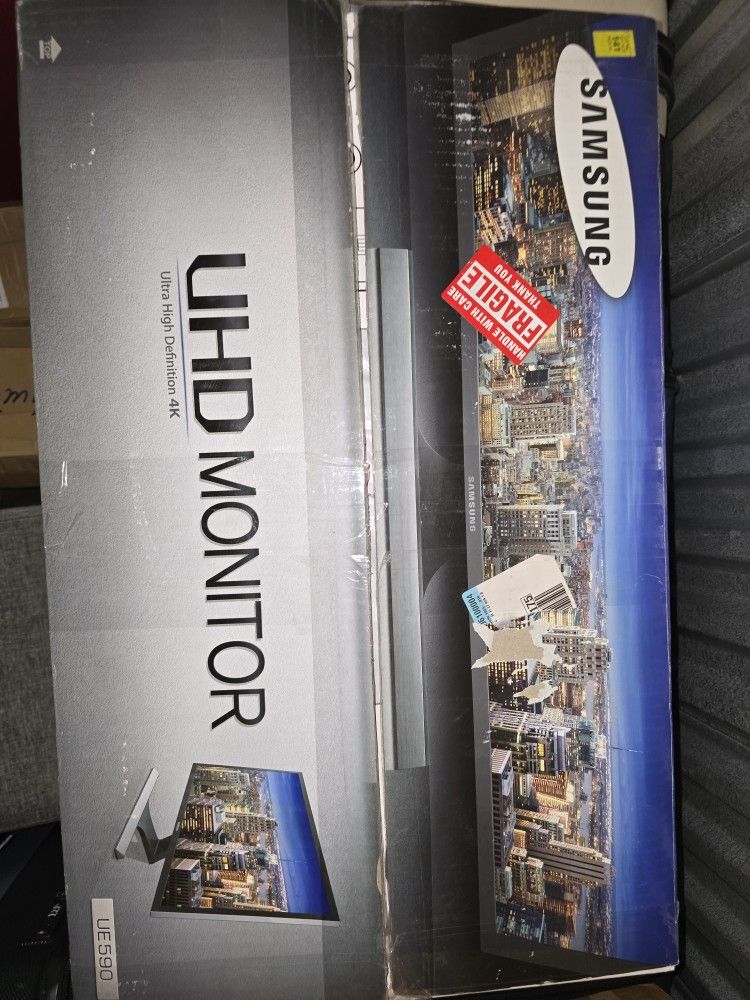 32" HD LG monitor