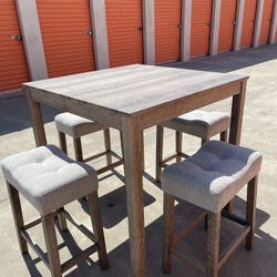 Table With 4 Stools 