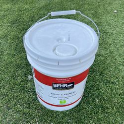 BRAND NEW BEHR WHITE INTERIOR PAINT 5 GALLON SEALED