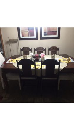 Dining room table with seven share just $200