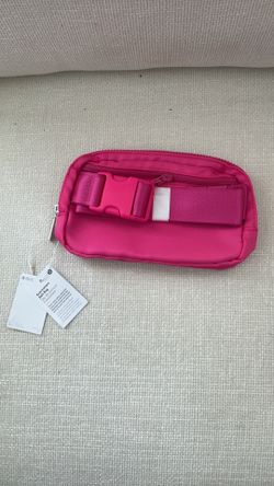 Lululemon Everywhere Belt Bag/Crossbody Bag size:1L color:HOT PINK