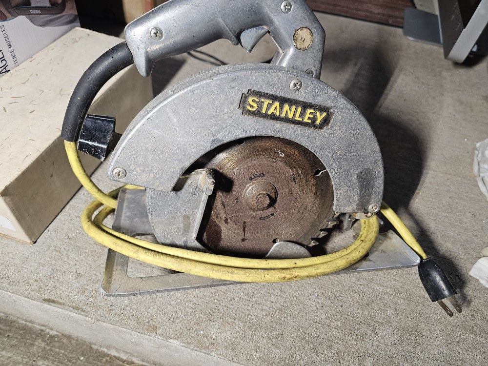 Vintage Stanley industrial Circular saw on excellent condition, see pics., MADE IN USA.