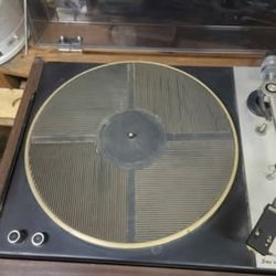 Vintage Sansui turntable