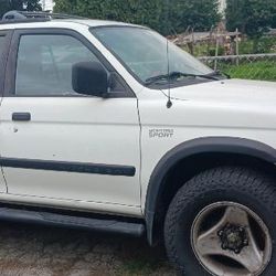 2000 Mitsubishi Montero