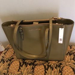 Marc Jacobs Leather Tote .New W/tag