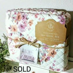 New! 3pc. Quilt Set Queen size (90"x90"one quilt, 26"x20"two shams) -CASH ONLY, PICKUP ONLY- bedspread, comforter 
