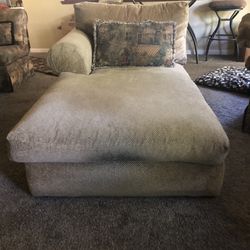 6 Foot Lounge  / loveseat chair.  Taupe. 