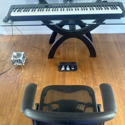 CASIO Privia PX-s1000 Piano With Speaker System and Recording Options.