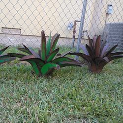 Lovely Metal Yard Art - AGAVE METAL PLANTS! (40 Ea.)