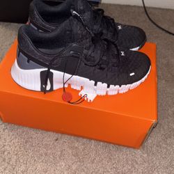 Metcon 5 Black Anthracite Size 5.5