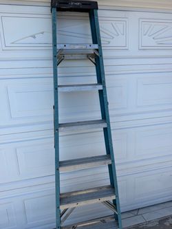 WERNER FIBERGLASS 7FT ’ LADDER