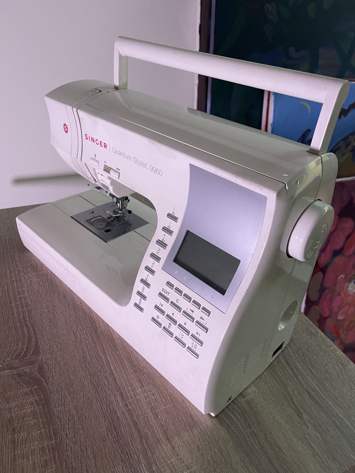 Singer Quantum Stylist 9960 Sewing Machine – 600 Stitches – 16 Presser Feet – Fair Condition – Mar Vista Pickup