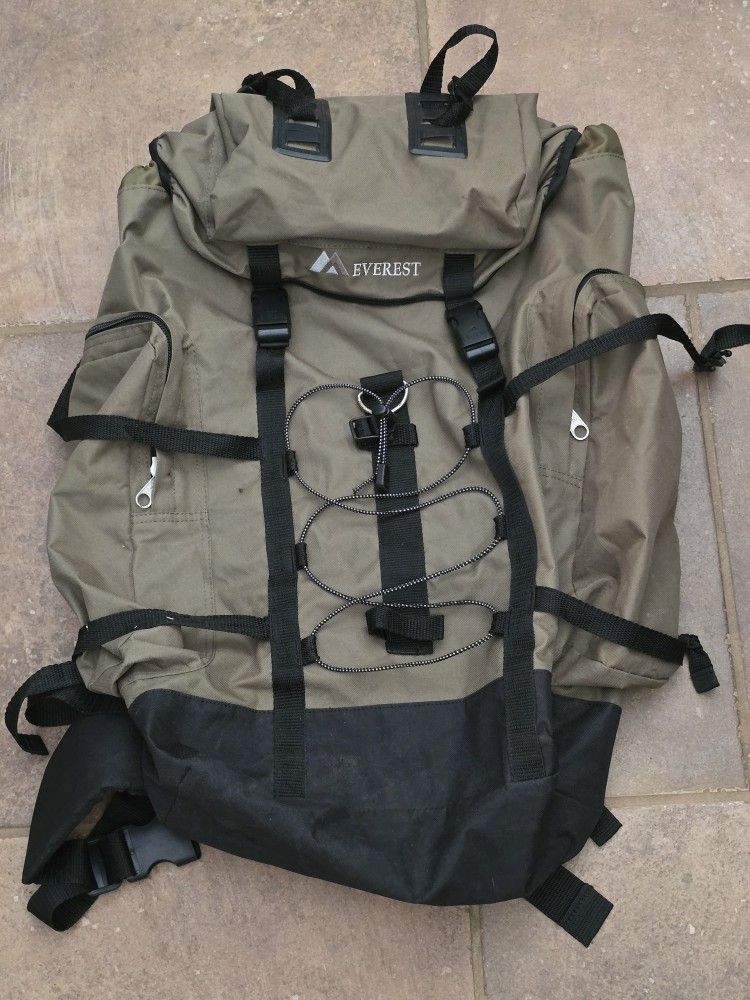 Backpacking Pack - Everest Brand