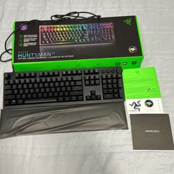 Razer Huntsman V2  (Gaming keyboard)